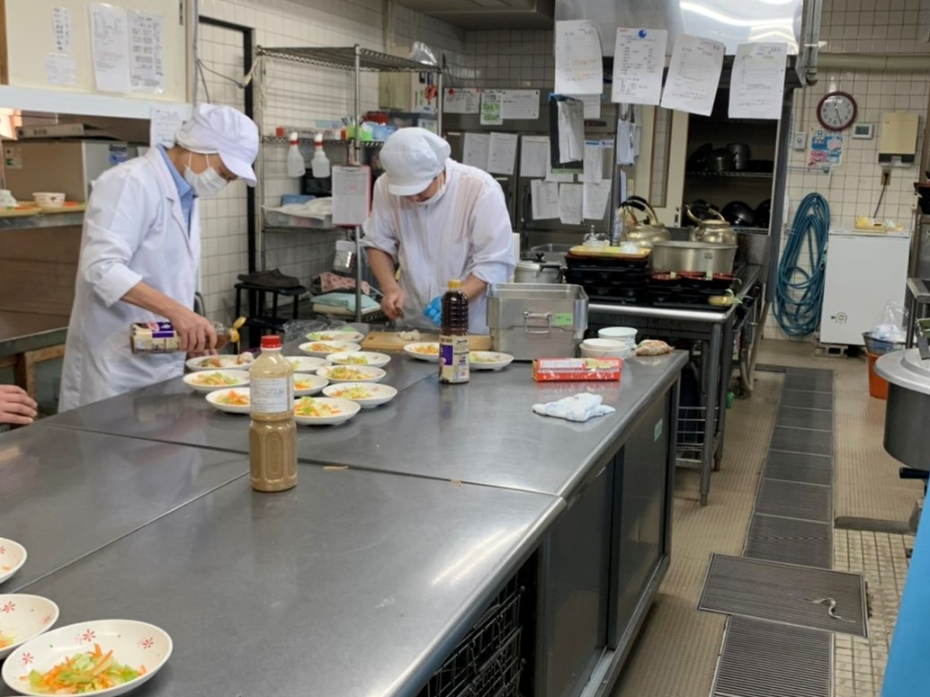 衛生的な調理風景